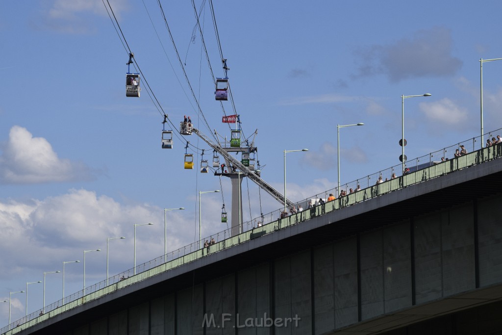 Koelner Seilbahn Gondel blieb haengen Koeln Linksrheinisch P311.JPG - Miklos Laubert